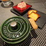 レストラン バカール - 馬肉のタルタル 鉄鍋炊き込みご飯1