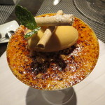 レストラン バカール - 2つのテクスチャーで仕上げた焼き林檎:アップル鯛とクレーム・ブリュレ3