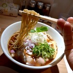 中華そば 上田製麺店 - 麺リフト