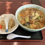 Ramenhausu Wansui - 五目うま煮ラーメン　¥1023    半チャーハン　¥209
