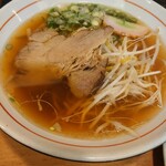 力餅 - 中華そば490円✨最後の1滴までゴクゴク飲み干せる琥珀色のスープ！