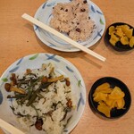 力餅 - お赤飯と山菜おこわ各160円✨おこわはレギュラーメニューではありません。