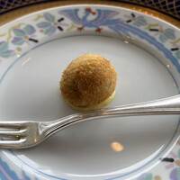 パノラミックレストラン ル・ノルマンディ - ○ アミューズ　生ハムの揚げ物風