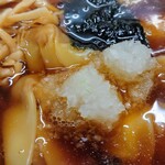 寿ラーメン - チャーシューメンワンタンメンの薬味（玉ねぎ）標準
            すりおろした感じでスープに馴染む
            逆に薬味感が強くない。