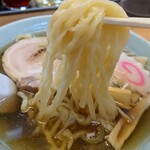 らーめん大金 - ラーメン　麺アップ