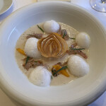 ラ・トゥーエル - ❹新タマネギのヴルーテ、白エビ、琵琶、ミルクの泡
