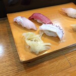 菊寿し - マグロは静岡の。