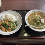 香味園 - ラーメンと中華丼セット