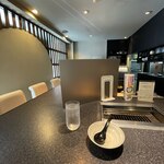 松阪和牛亭 - 静かな大人向け空間。