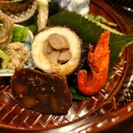 津の守坂 小柴 - 鰻と牛蒡の柔らか巻、川海老、柚子ゆべし