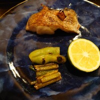 津の守坂 小柴 - 焼物：のど黒、焼枝豆、あまどころの茎