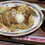 大阪王将 - 50年目の情熱追い玉カツ丼（スープ付き）