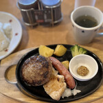 ステーキのどん - ハンバーグ(130g)&チキン&ソーセージランチ