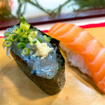 立喰 さくら寿司 - 生シラス、サーモン