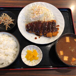 Gorakutei - 味噌かつ定食900円