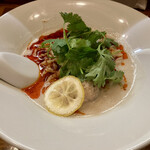 らーめん　かねかつ - (限定)トムヤムクンヌードル　1,300円　オプションなしでパクチーふんだん！このツミレが美味しかった！！