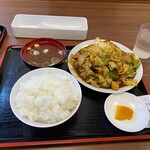 朱華飯店 - 店内（座席より右まわり）➡︎