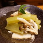 Sumibiyaki Hakuun - 春フキとタケノコの煮びたし