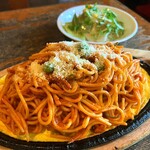 茶居珈 - スパゲティ(ミニサラダ付)500円+大盛り100円