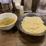 町田汁場 しおらーめん 進化 町田駅前店 - つけ麺大盛
