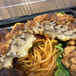 わ楽 - メンチ断面