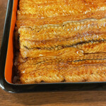 尾花 - うな重(6,960円)肉目に焦げはありません