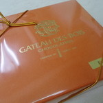 Gateau des Bois - キレイなオレンジの箱