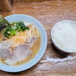 家系ラーメン まこと家 - 