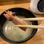 清寿司 支店 - お味噌汁には、エビの頭が、、いい風味でした！