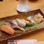 Sushi Izakaya Yataizushi - サーモン，〆さば，つぶ貝，穴子にぎり