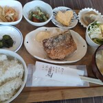 カフェ・アカリ - ワンコインランチ