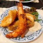 キッチン サカナヤ - 有頭海老、穴子一本、赤イカ、見えませんが穴子の下に南部地鶏のカツ