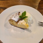 オステリア レジョナーレ - パイナップルのチーズケーキ