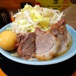 ラーメン 盛太郎 - チャーシュー麺840円（野菜マシマシ、薄味、煮玉子サービス）