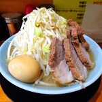 ラーメン 盛太郎 - チャーシュー麺840円（野菜マシマシ、薄味、煮玉子サービス）