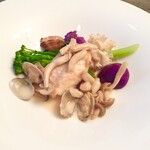 スープとカレー ボンジョルネ - ●ポワソン（魚のメイン）
      鯖フグ  あさりとキノコのクリームソース、ラタトゥユ