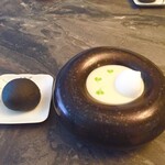 スープとカレー ボンジョルネ - ●スープ&パン
      新玉ねぎのポタージュ
      竹炭パン