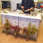 スープとカレー ボンジョルネ - 前菜準備中