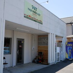 TORI - 看板がない右奥の店がTORI