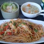 緑山 - 緑山・渡り蟹と小海老とイカのトマトソースパスタ