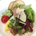 アミュゼ - マグロのグリルを添えたシーザースサラダ