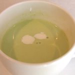 アミュゼ - グリーンピースの冷製スープ