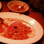 トラットリア パパミラノ 三宮店 - 完熟トマトいっぱいとバジルのスパゲティ　980円