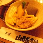 山賊鍋 - よそって食べる時も火傷に注意