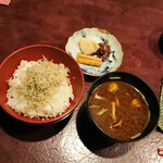 りょうりや 御旅屋 - じゃこご飯　赤だし大盛！