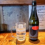 ぴんすけ - ボトルに入っているお冷