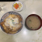 あけぼの - かつ丼全景