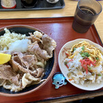 まいどまいど - 肉ぶっかけ冷小にばら寿司　
            おろしと揚げ玉は店入れ