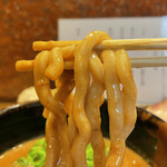 中華蕎麦 とみ田 - ちぢれで濃厚つけ汁良く絡みます