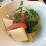 鳴子ホテル - トマトとモッツァレラチーズ。